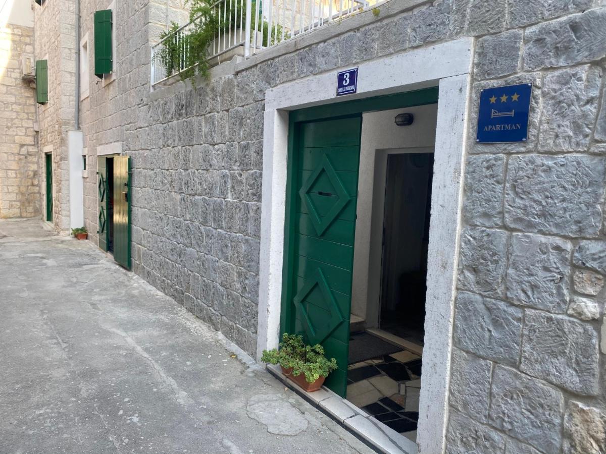 Apartment Stari Dvor Kaštela Екстериор снимка