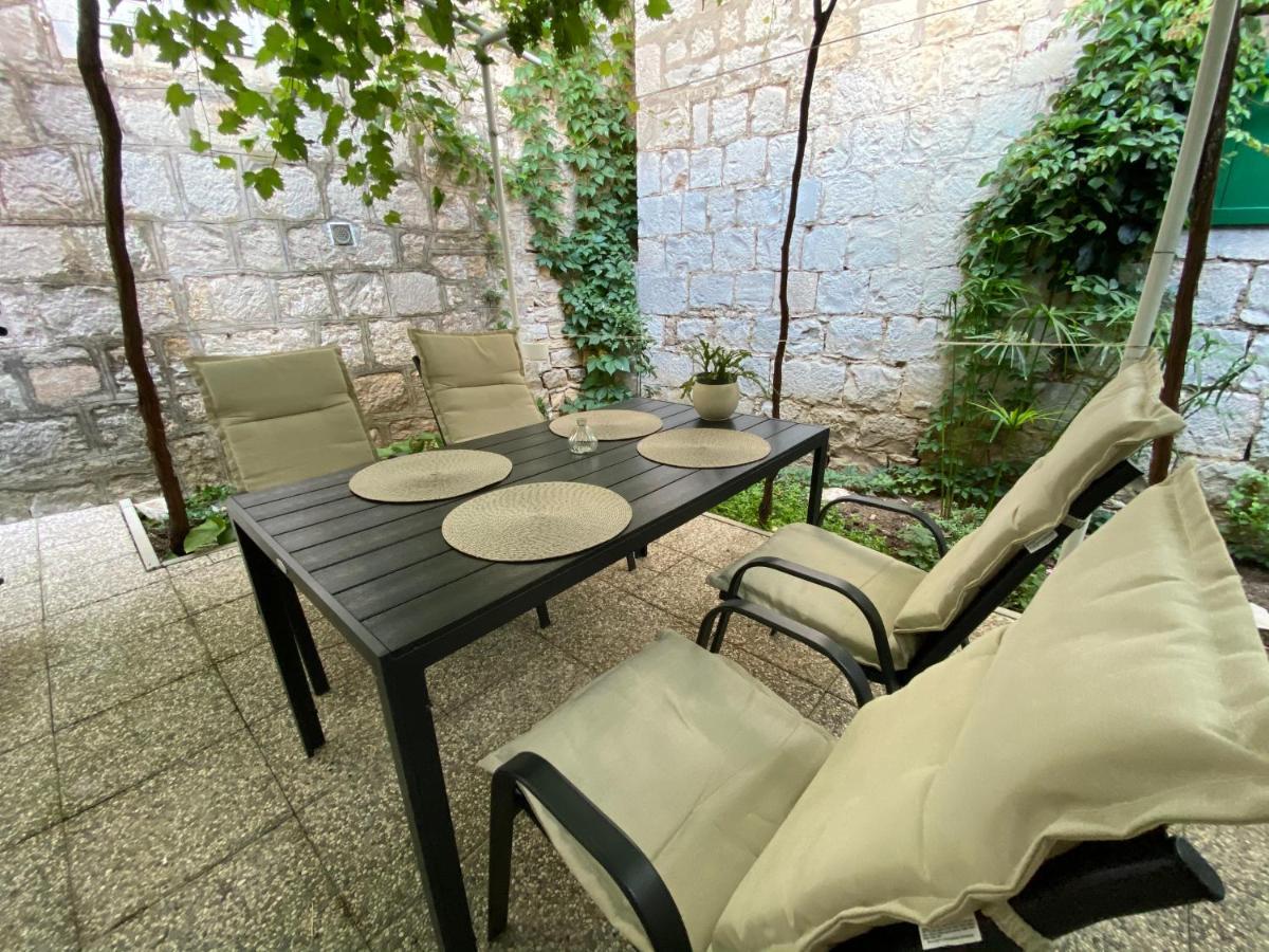 Apartment Stari Dvor Kaštela Екстериор снимка