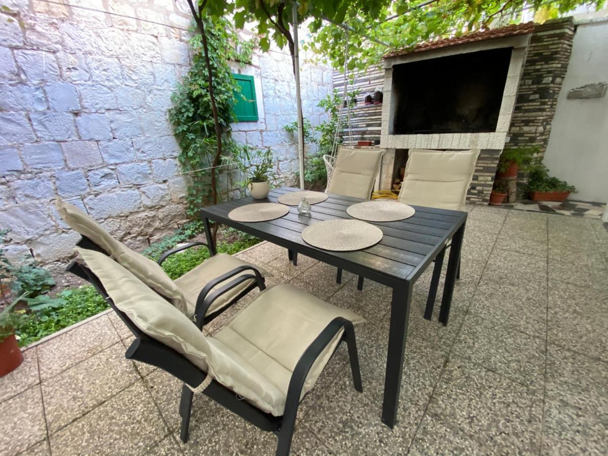 Apartment Stari Dvor Kaštela Екстериор снимка